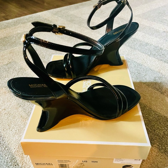 MICHAEL Michael Kors Nadina Wedge - Size 11 US - Black - Picture 5 of 7